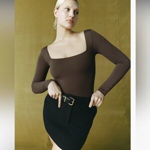 #181-ARITZIA -Contour Squareneck Longsleeve Bodysuit